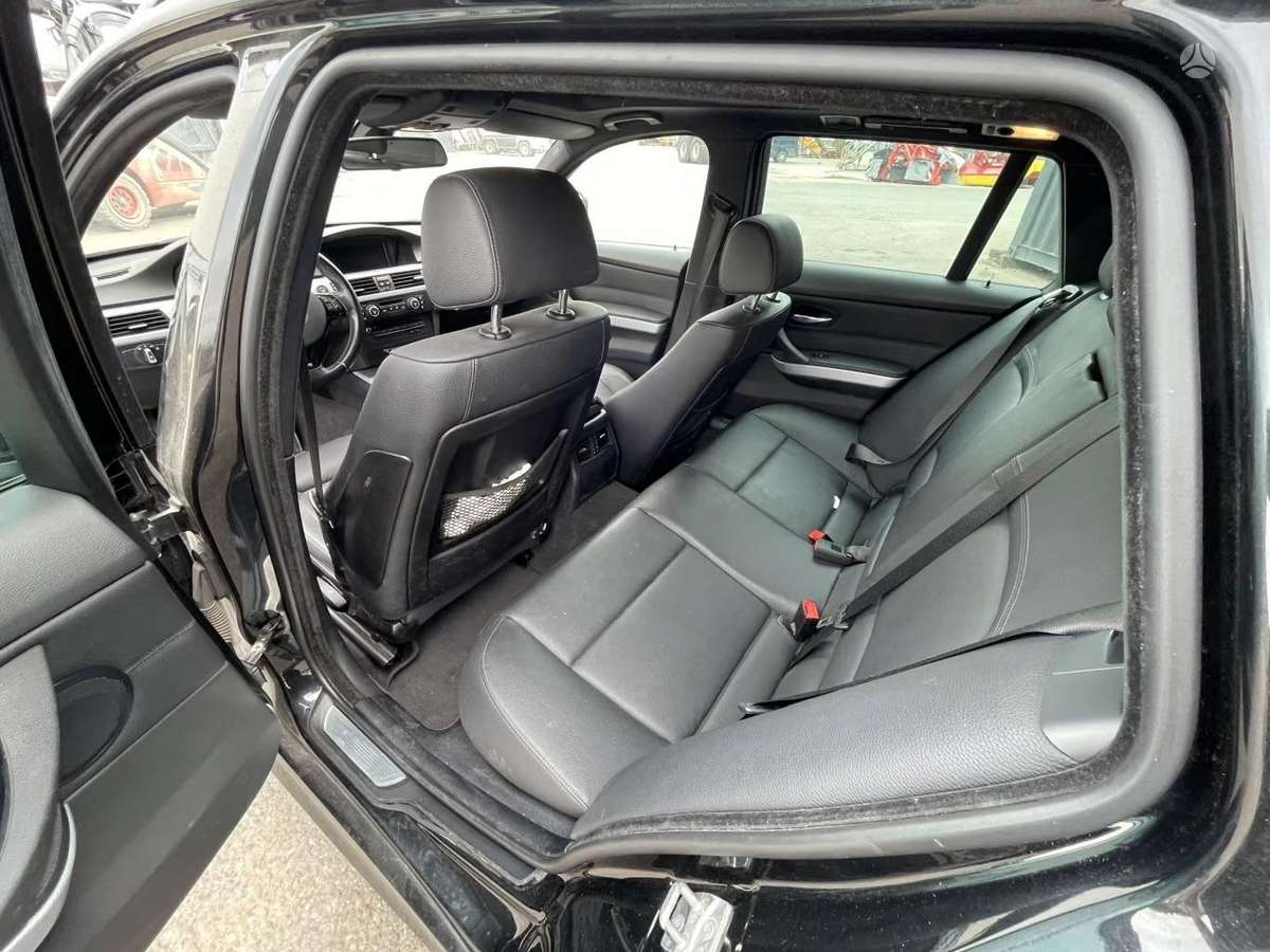 BMW 320 2009 — photo 12