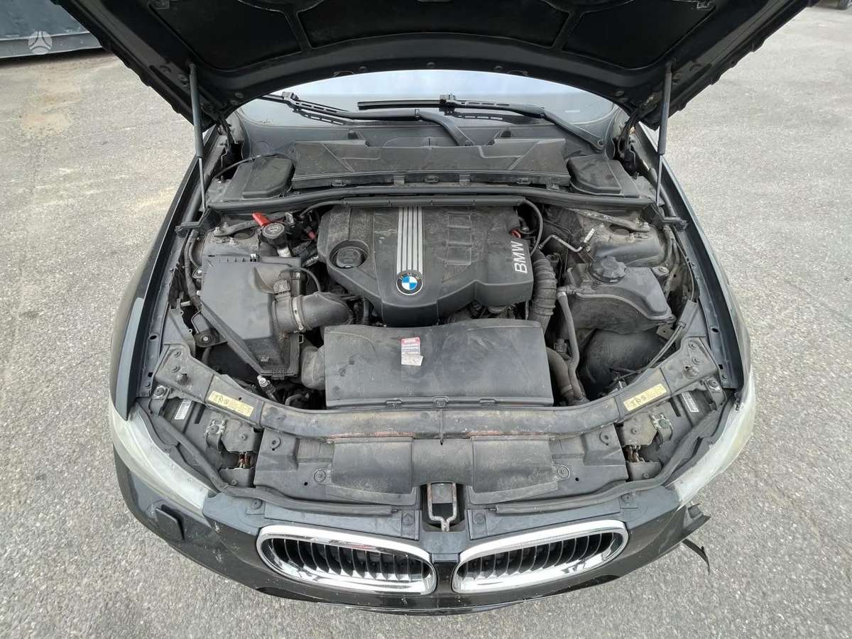 BMW 320 2009 — photo 16