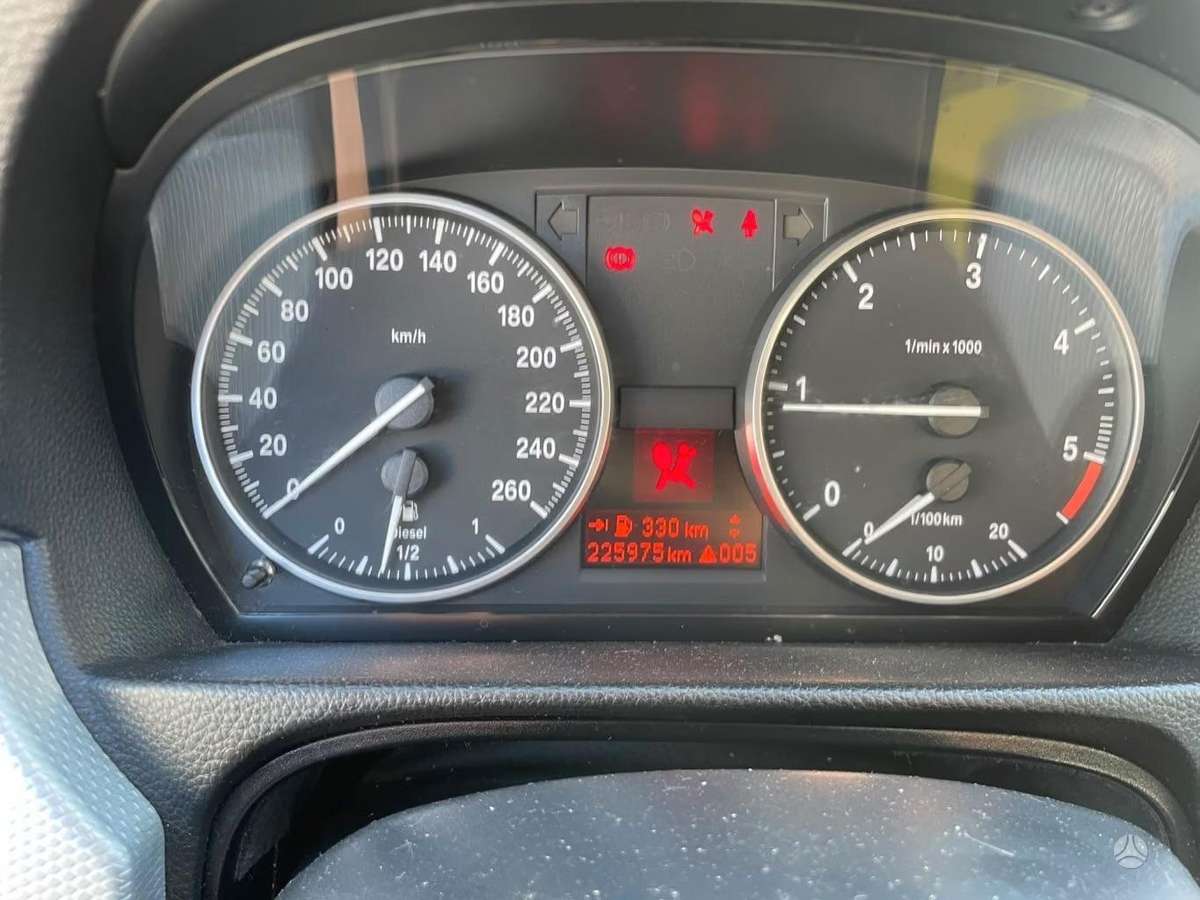 BMW 320 2009 — photo 17