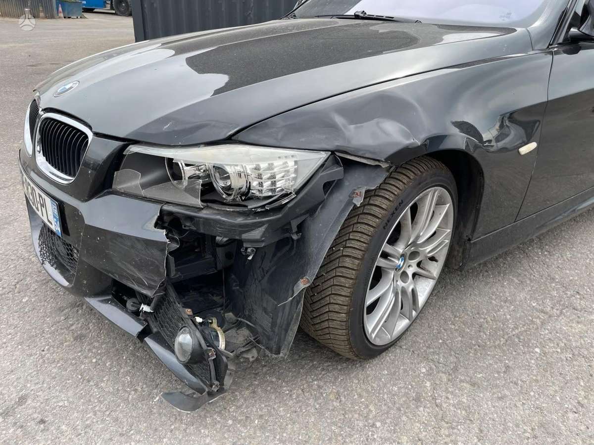 BMW 320 2009 — photo 6