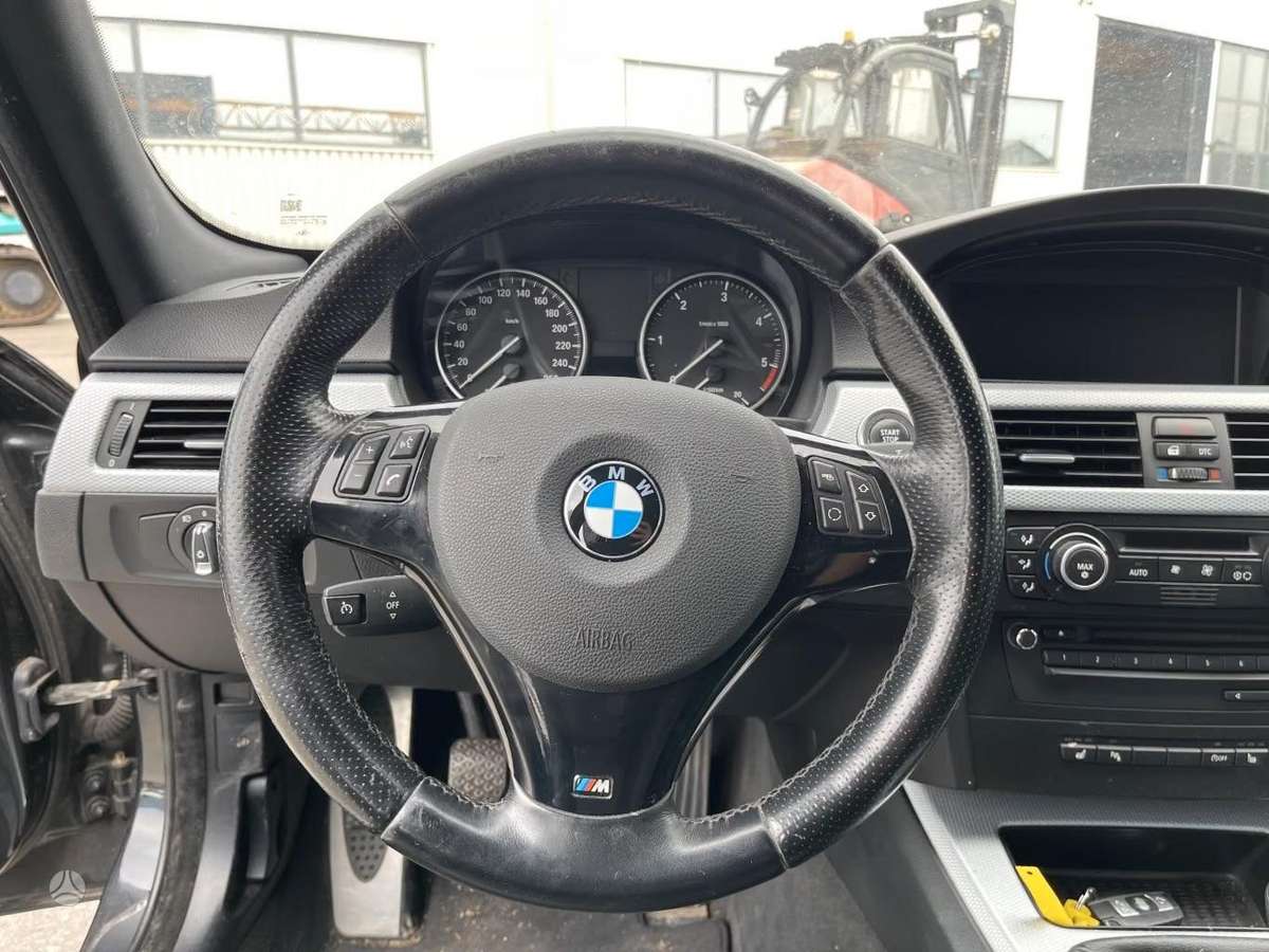 BMW 320 2009 — photo 9