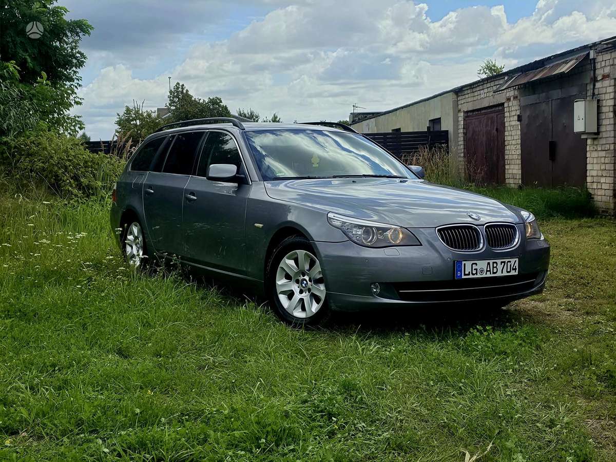 BMW 525 2008 — rear view