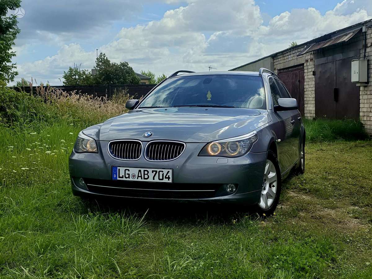 BMW 525 2008 — interior