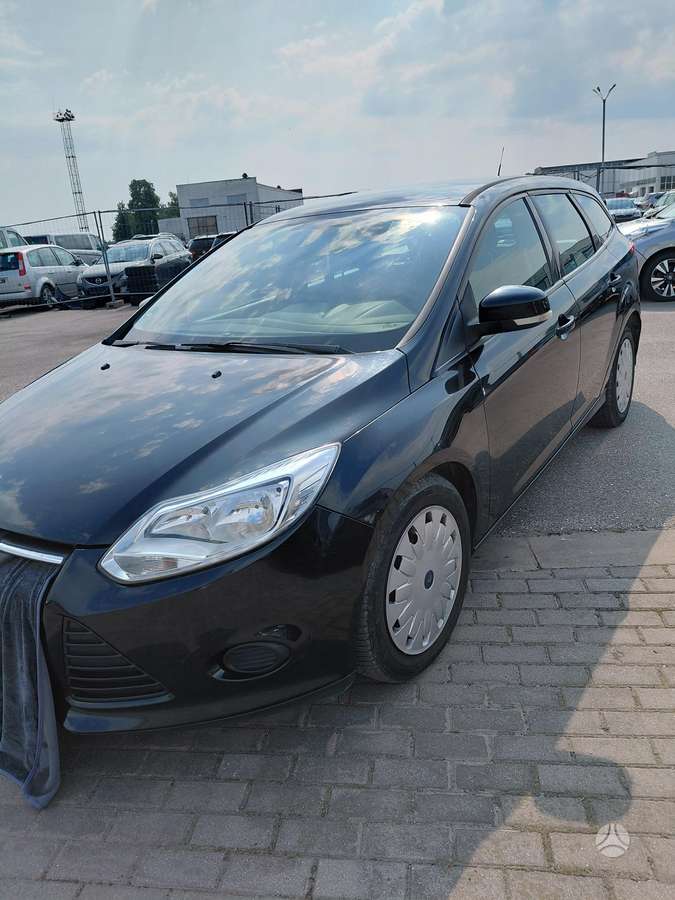 Ford Focus 2013 — вигляд ззаду