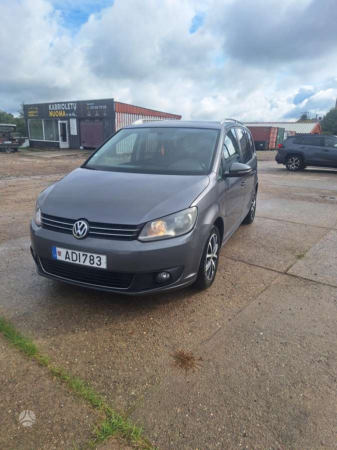 Volkswagen Touran 2011 — двигун 1598 cm³, 105 HP (77kW)