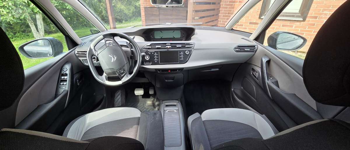 Citroen C4 2014 — interior
