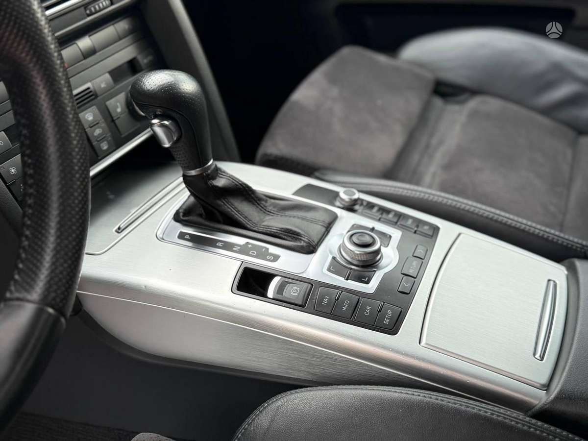 Audi A6 2010 — photo 16