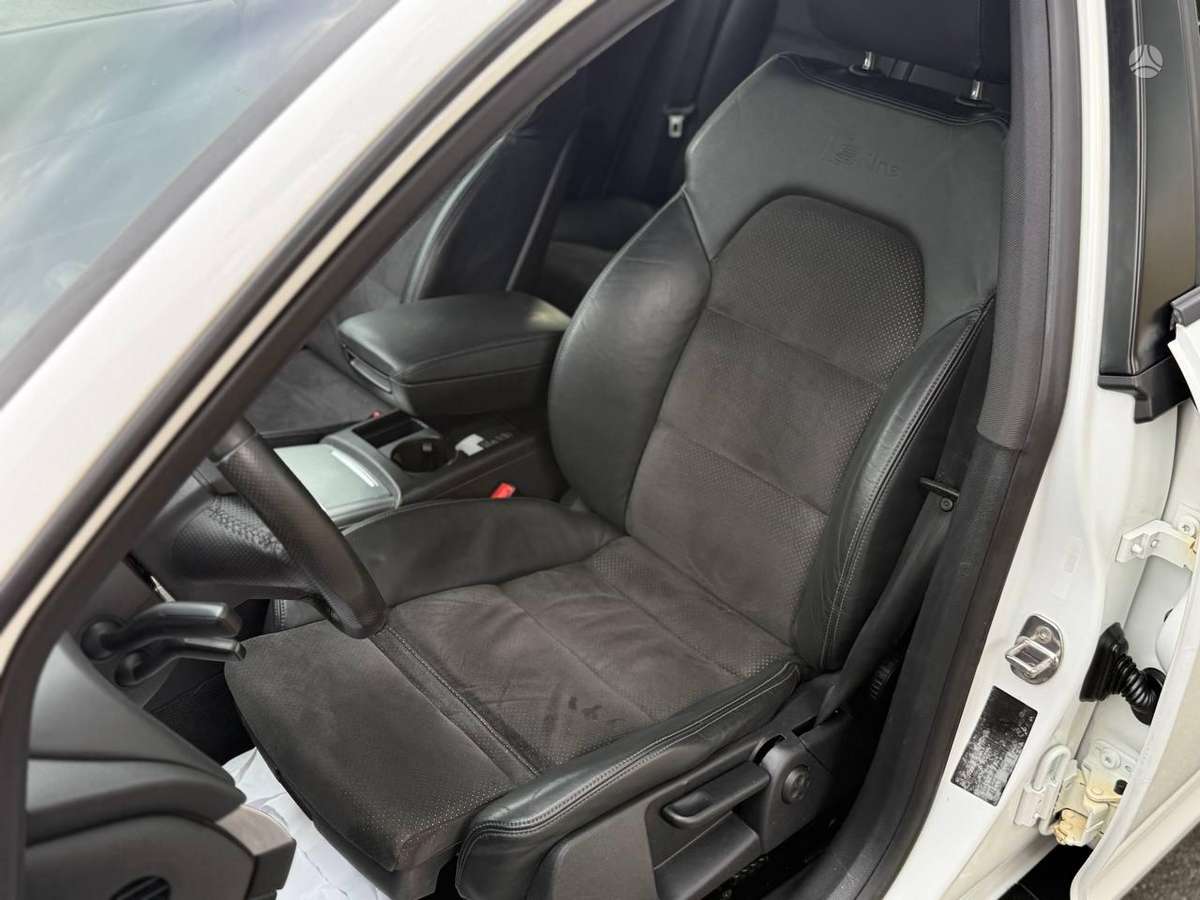 Audi A6 2010 — photo 17
