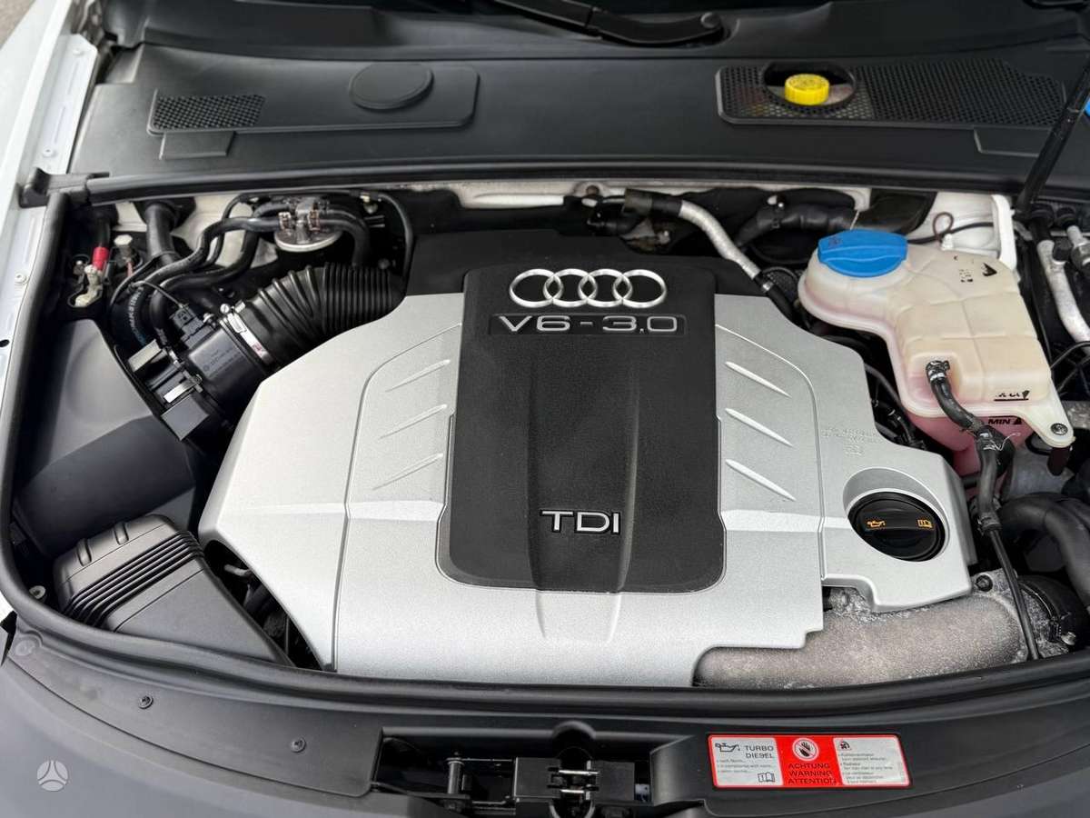 Audi A6 2010 — photo 18
