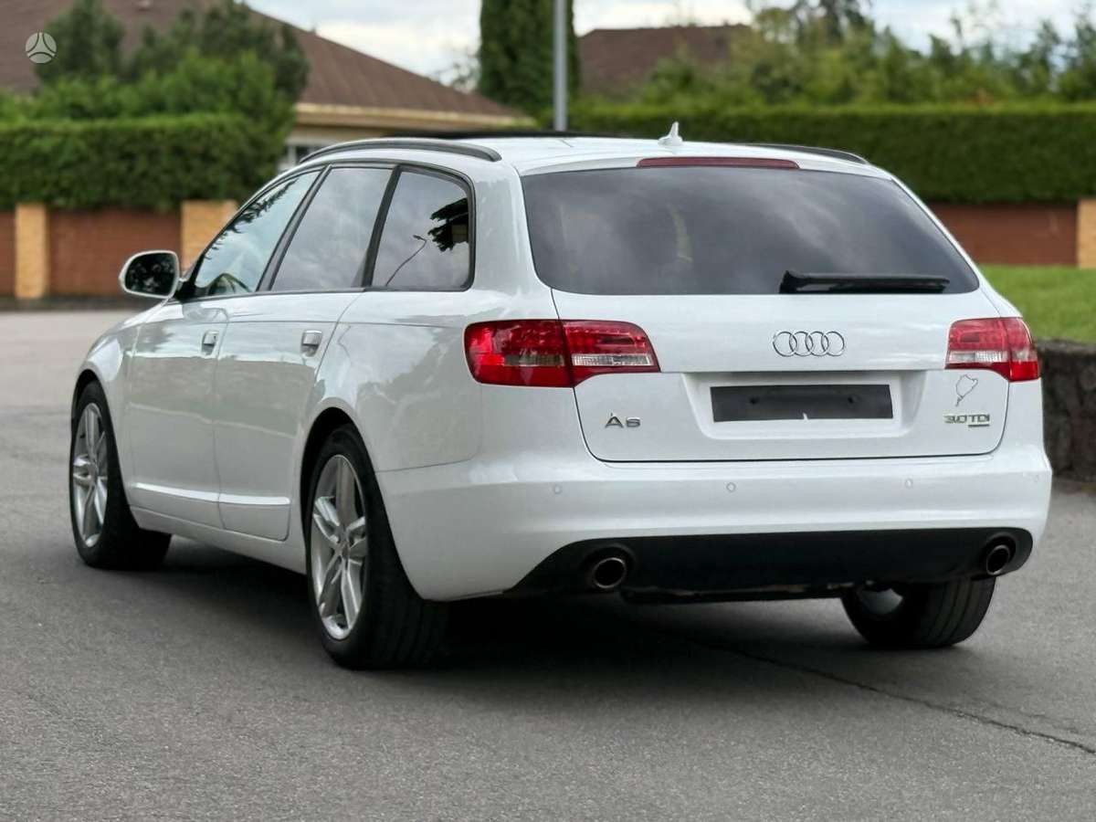 Audi A6 2010 — interior