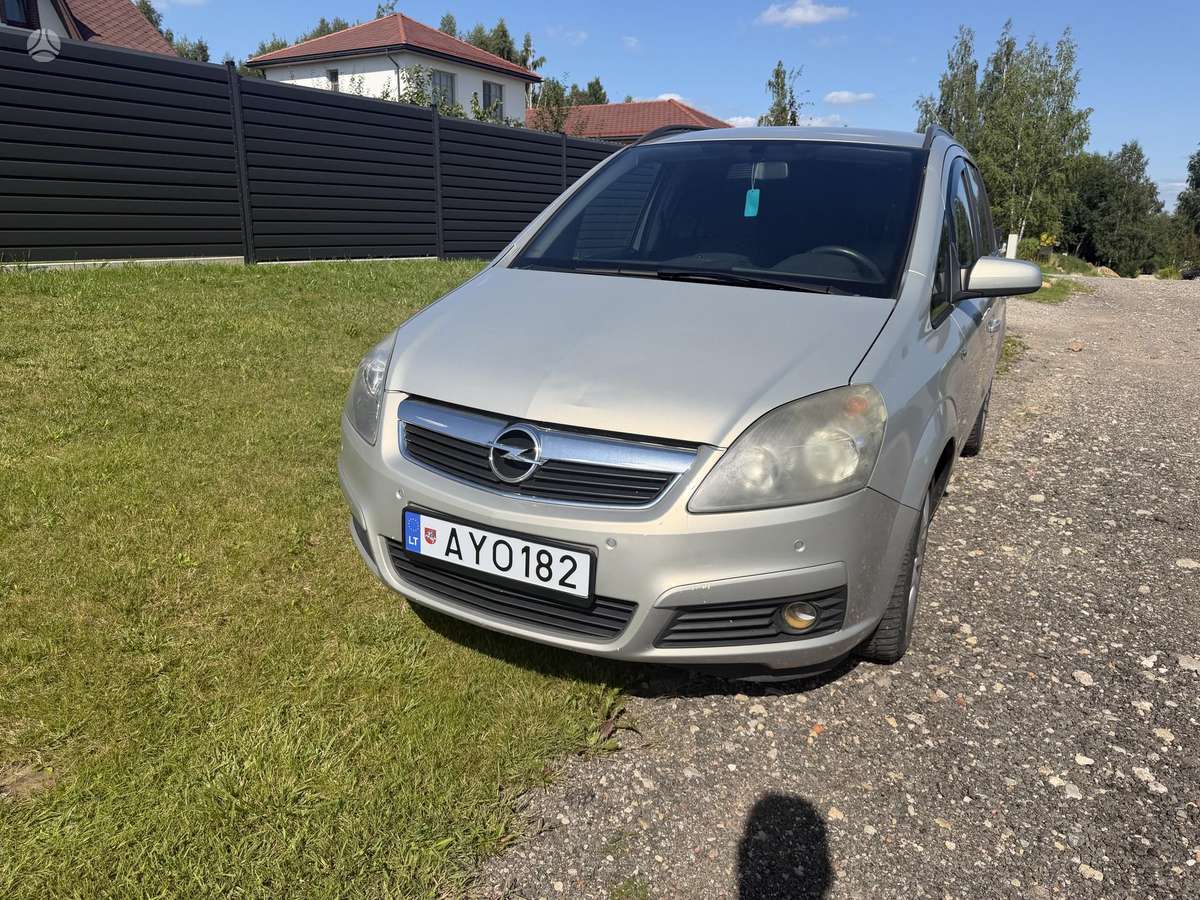 Opel Zafira 2006 — салон