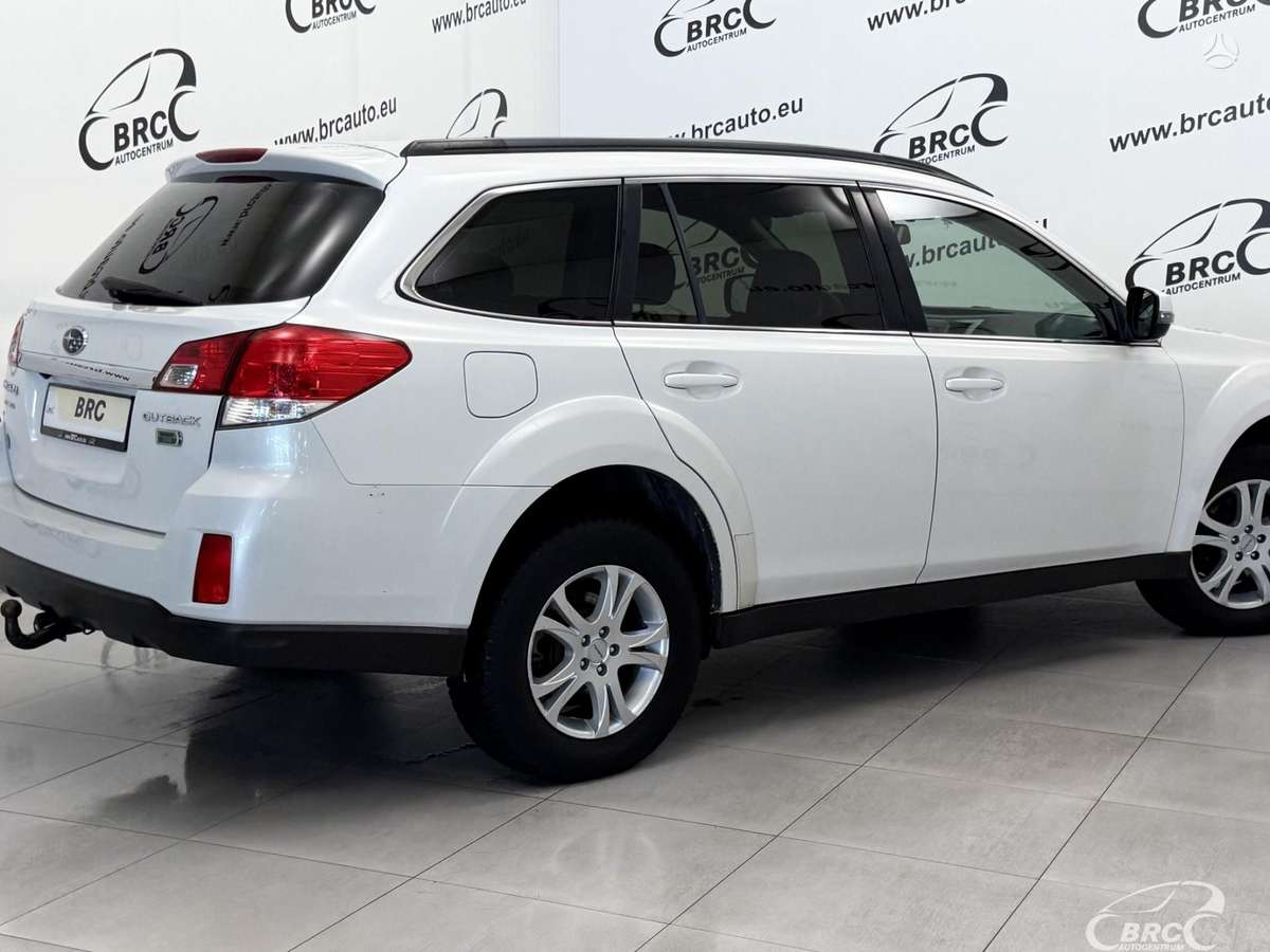 Subaru Outback 2013 — interior