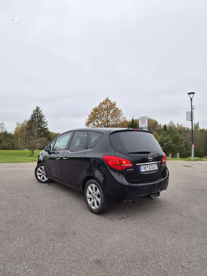 Opel Meriva 2012 — rear view