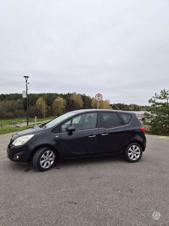 Opel Meriva 2012 — interior