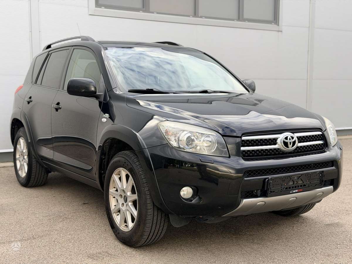 Toyota RAV4 2009 — салон