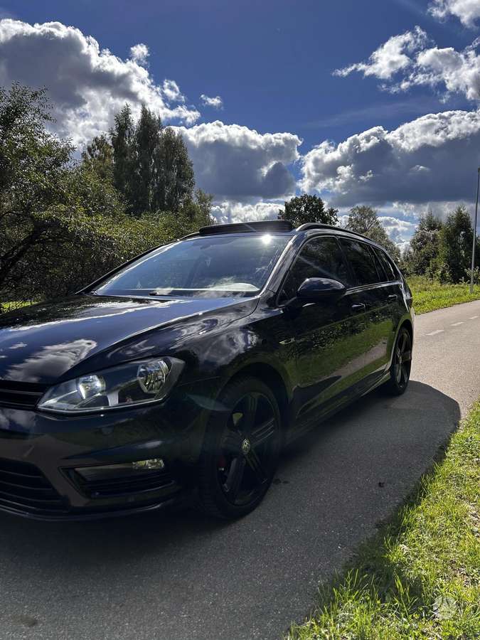 Volkswagen Golf 2015 — rear view