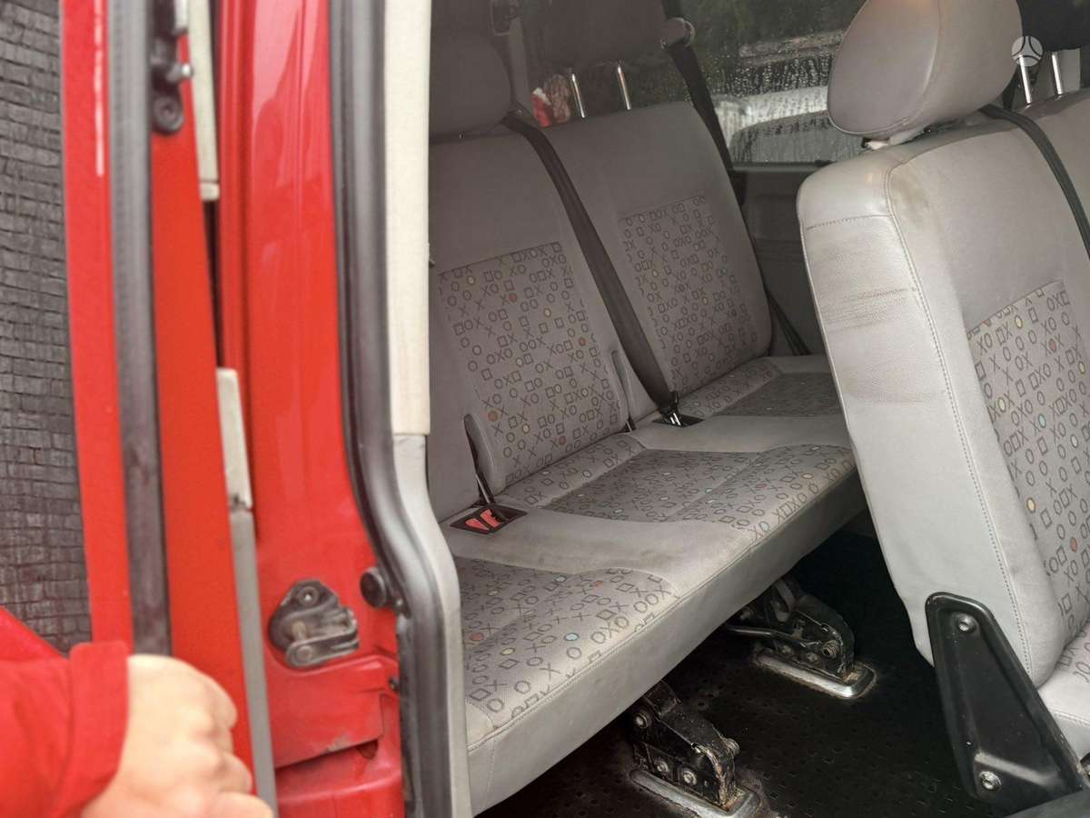 Volkswagen Caravelle 2004 — photo 13