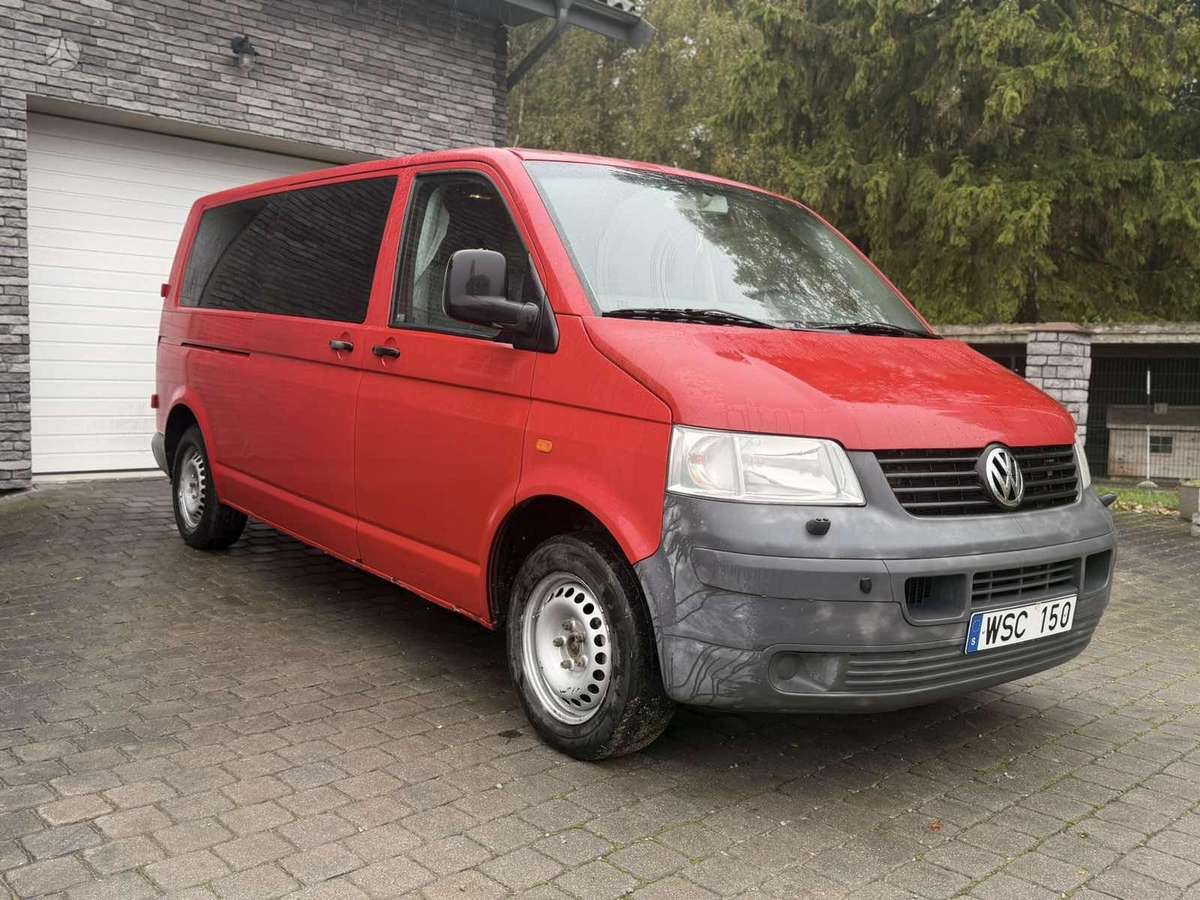 Volkswagen Caravelle 2004 — rear view