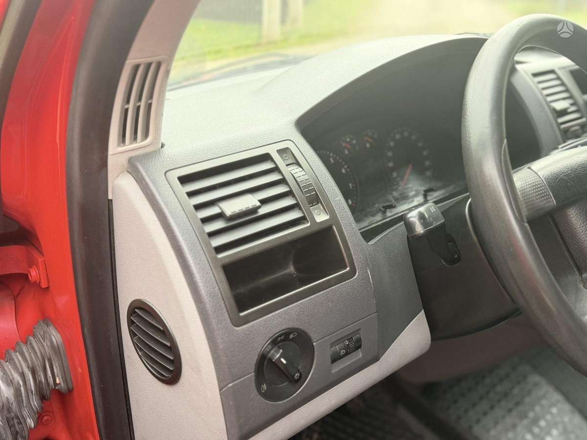 Volkswagen Caravelle 2004 — photo 9