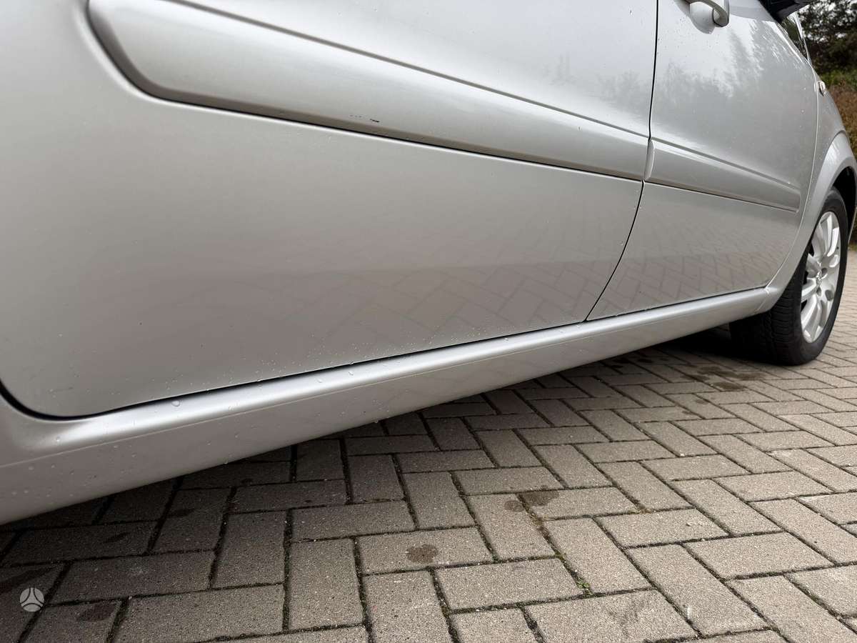Opel Zafira 2010 — photo 10
