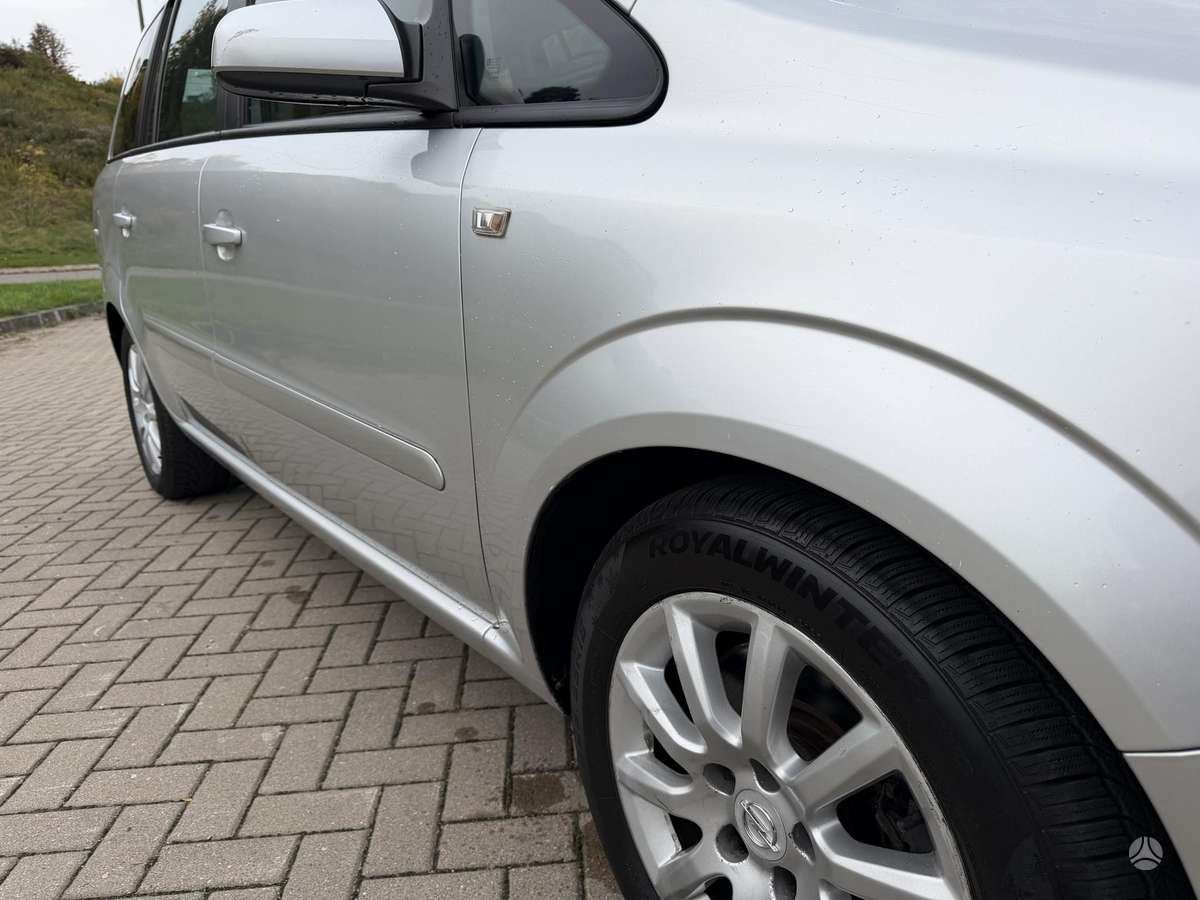 Opel Zafira 2010 — photo 11