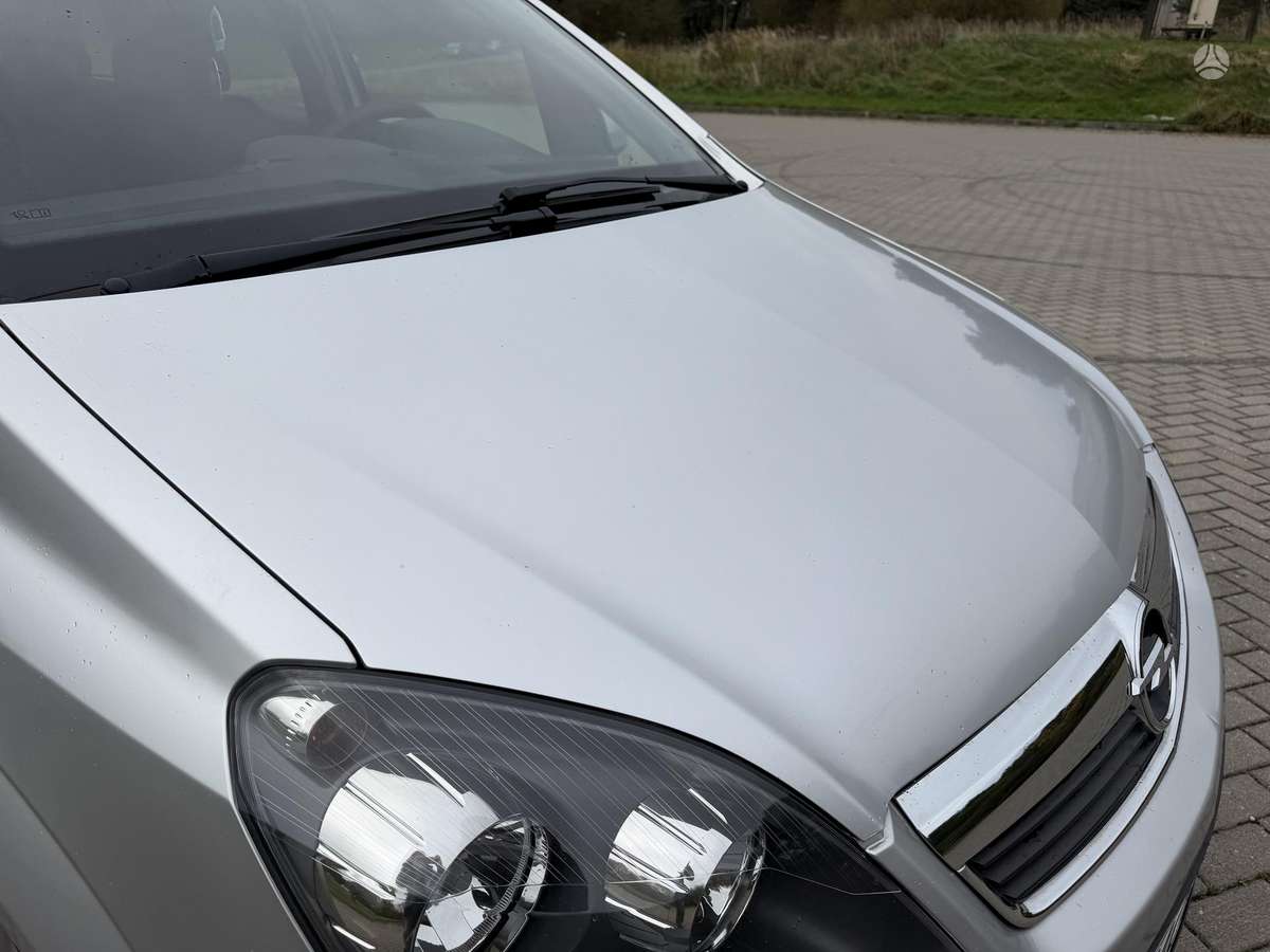 Opel Zafira 2010 — photo 12