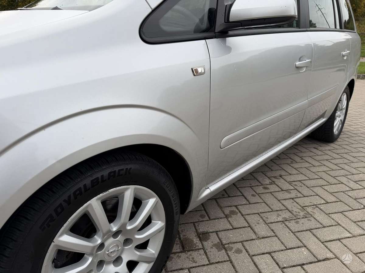 Opel Zafira 2010 — photo 13