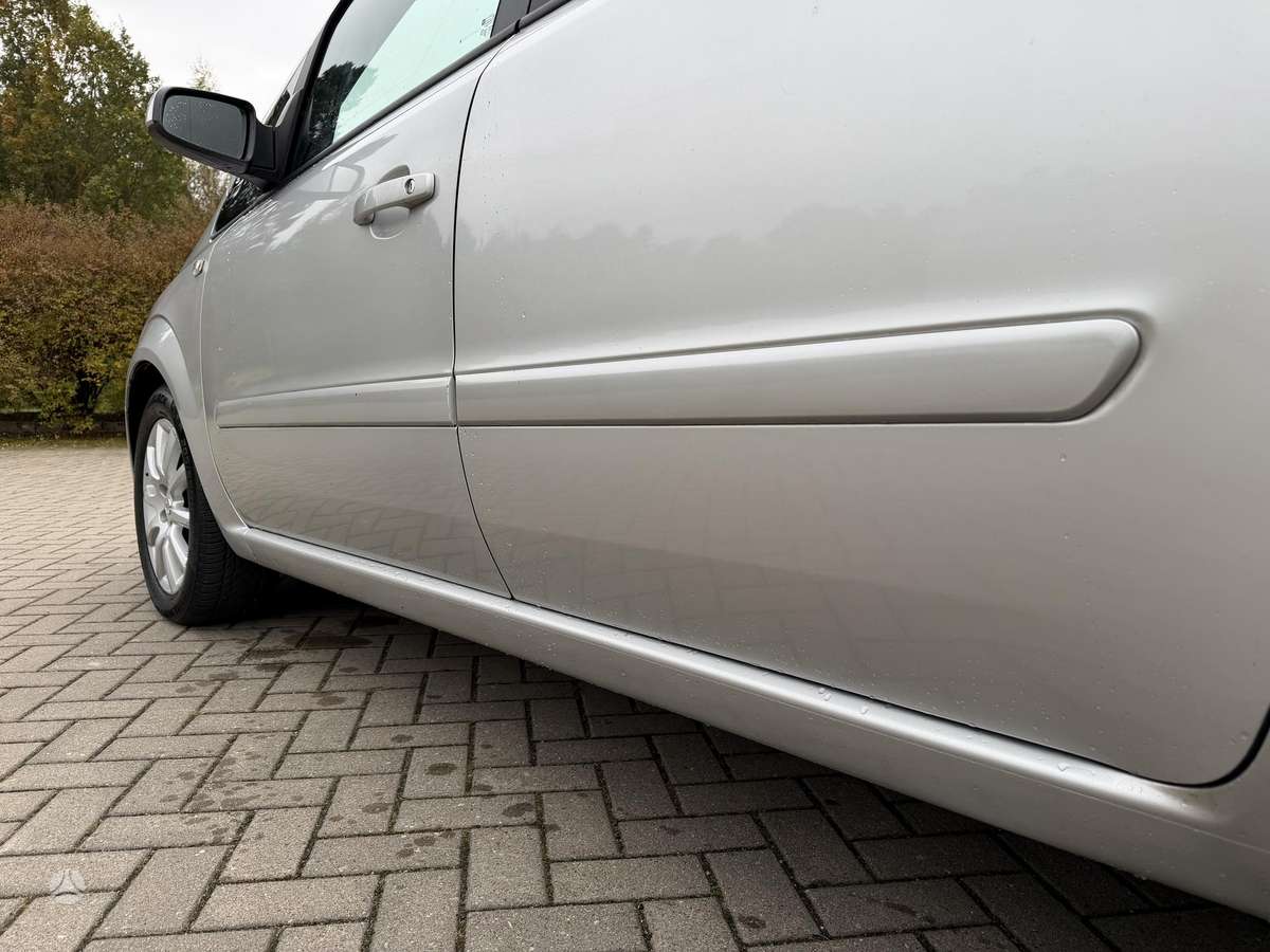 Opel Zafira 2010 — photo 14