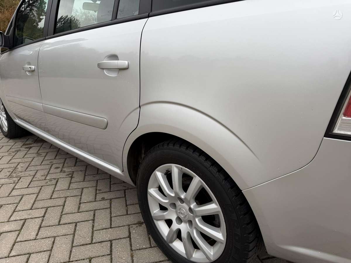 Opel Zafira 2010 — photo 15