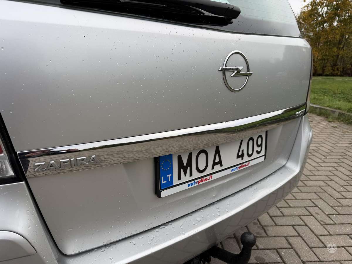 Opel Zafira 2010 — photo 16