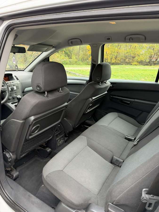 Opel Zafira 2010 — photo 17