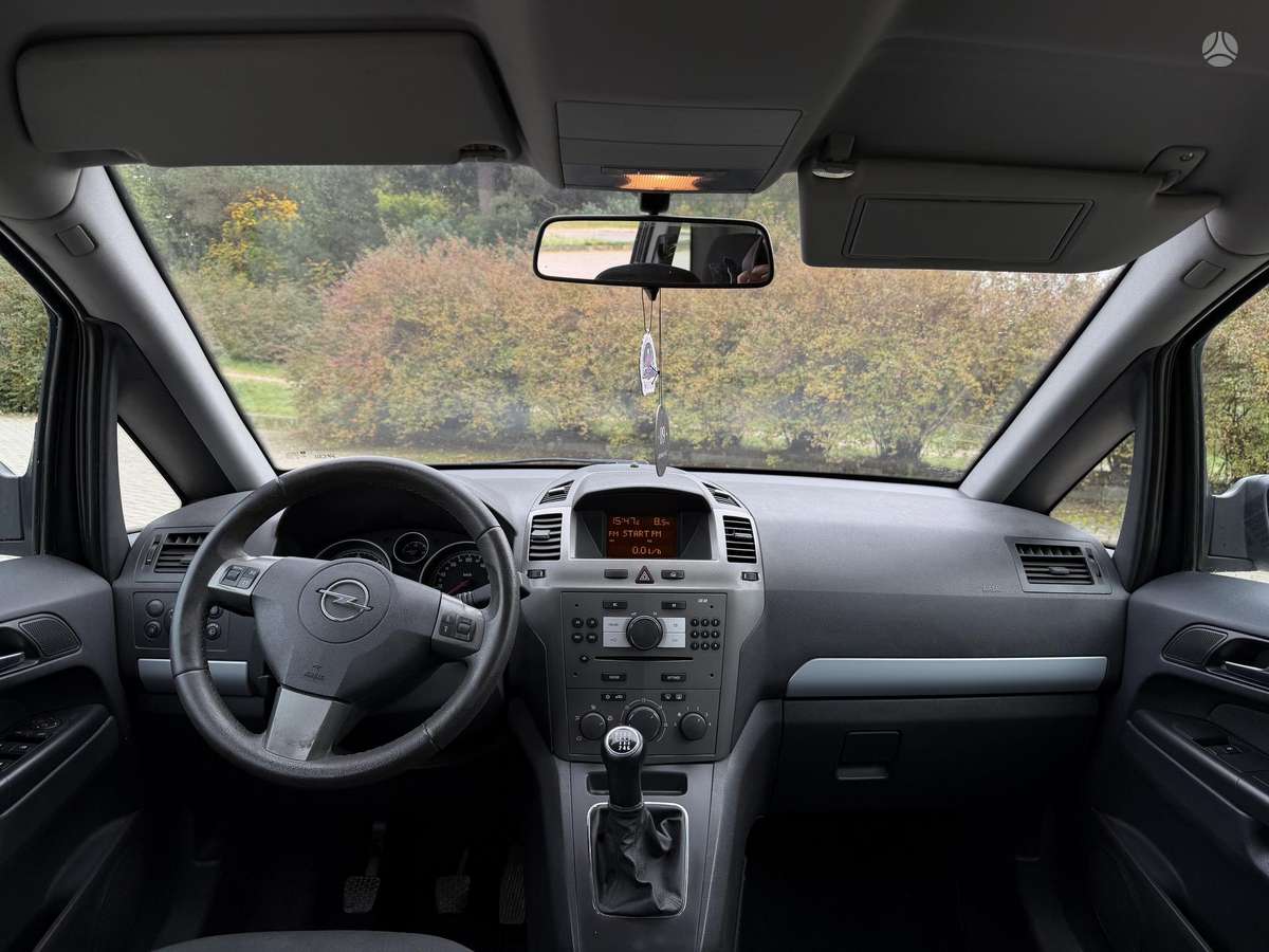 Opel Zafira 2010 — photo 18