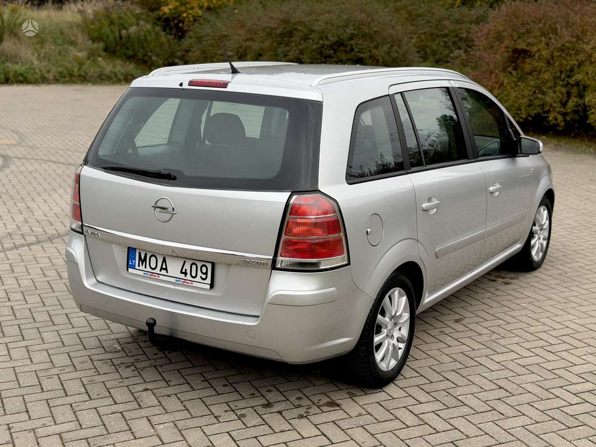 Opel Zafira 2010 — photo 7