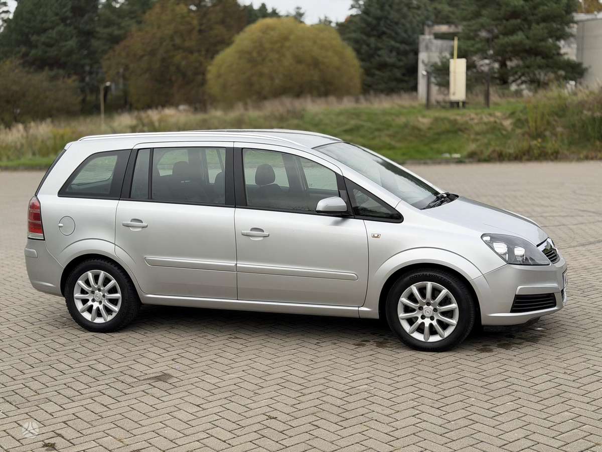 Opel Zafira 2010 — photo 8
