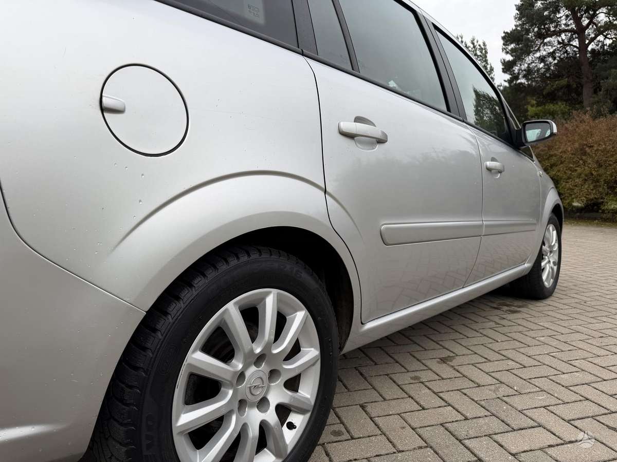 Opel Zafira 2010 — photo 9