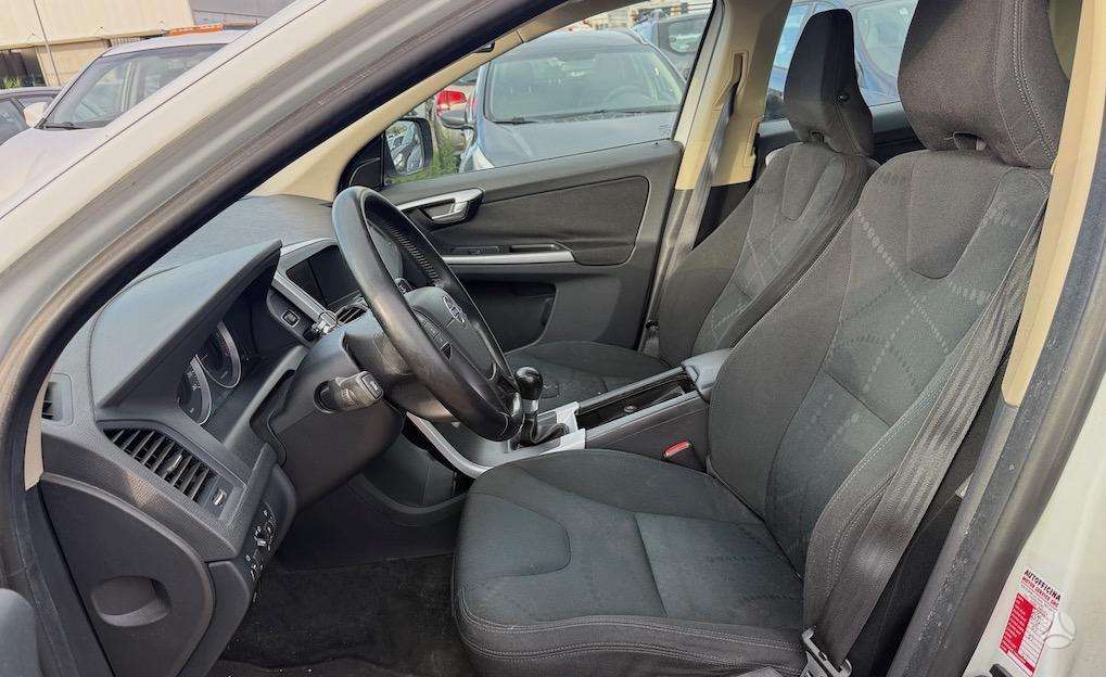 Volvo XC60 2011 — photo 10