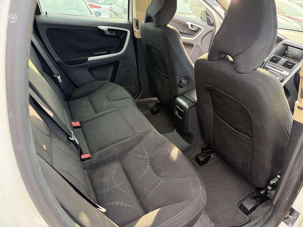 Volvo XC60 2011 — photo 11
