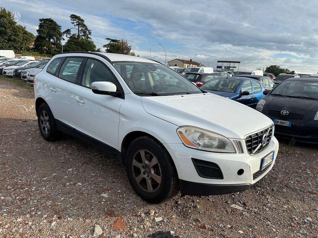 Volvo XC60 2011 — rear view