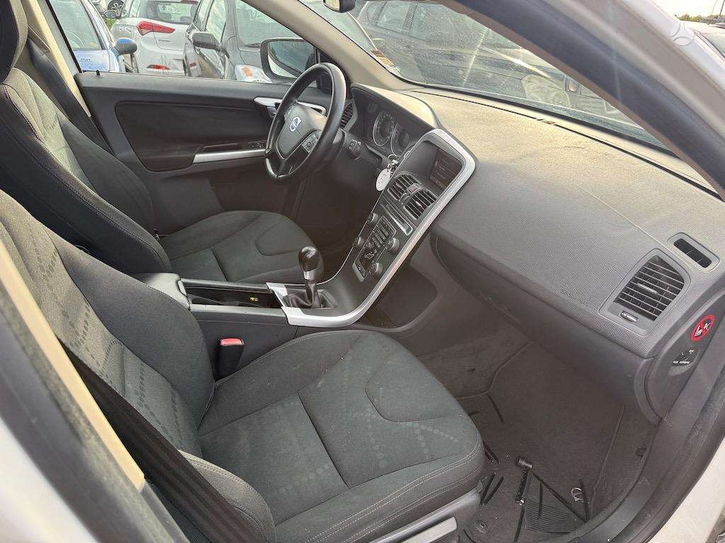 Volvo XC60 2011 — photo 8