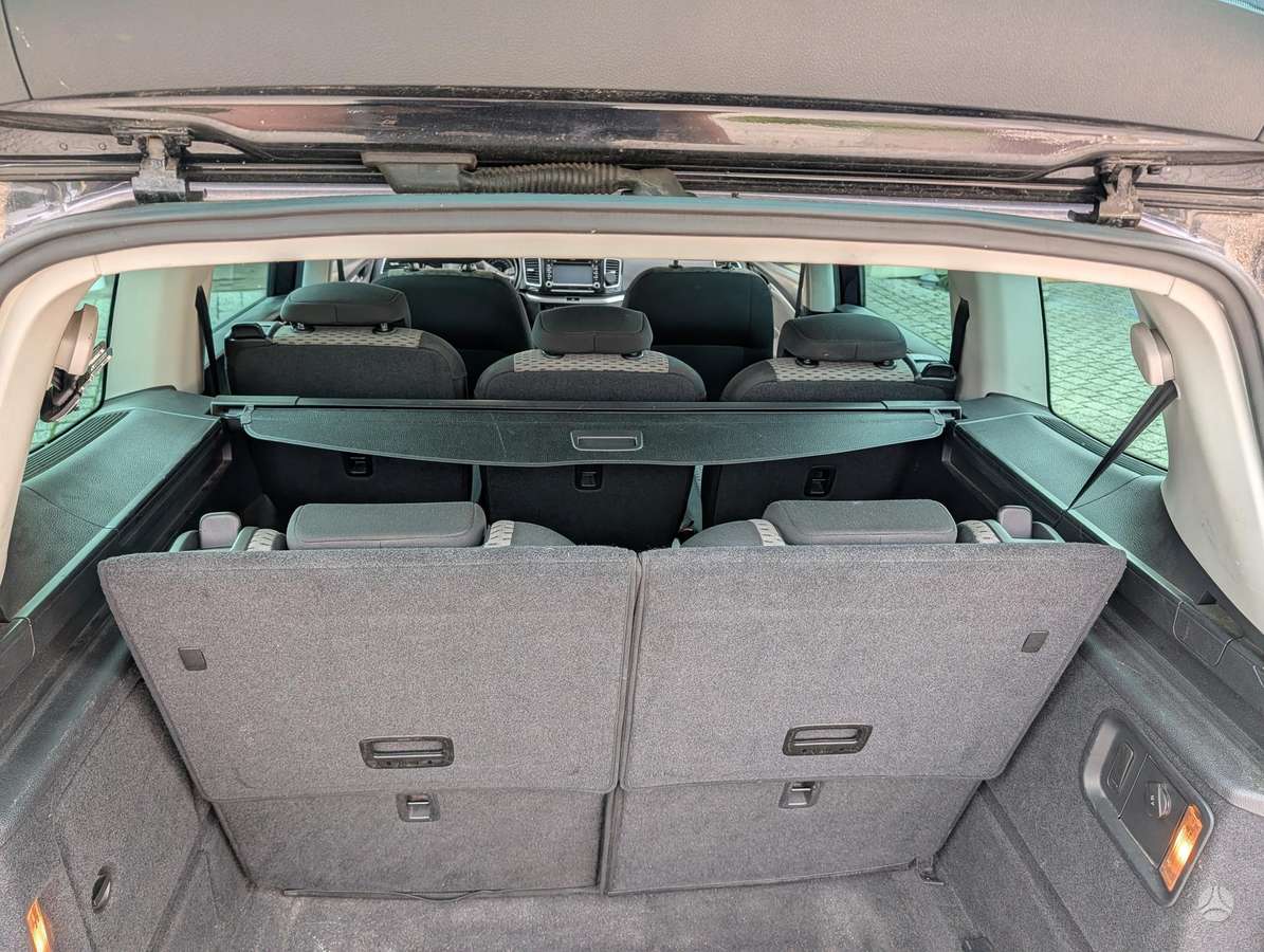 Volkswagen Sharan 2011 — photo 11