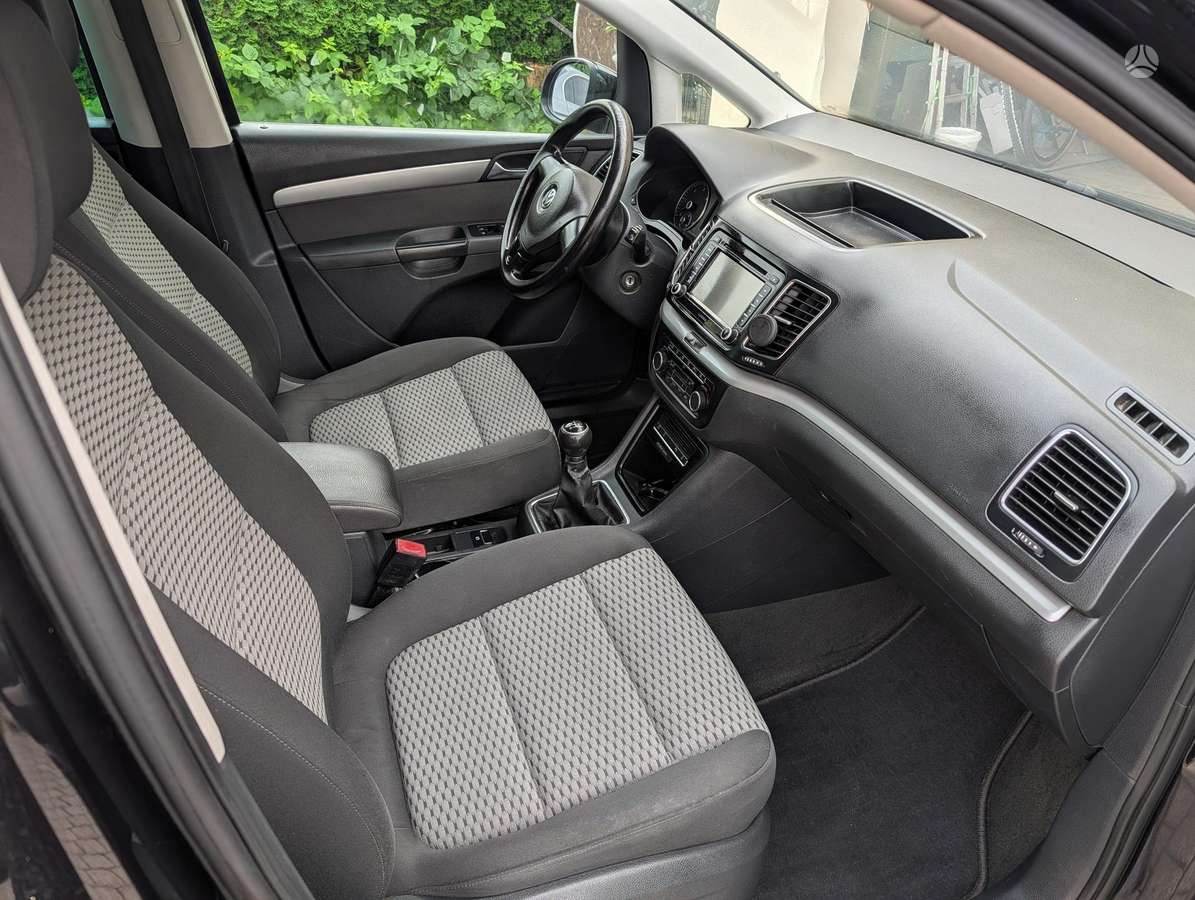 Volkswagen Sharan 2011 — photo 13