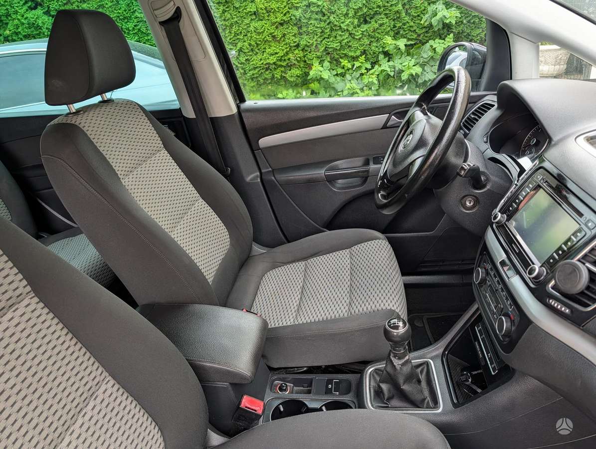 Volkswagen Sharan 2011 — photo 14