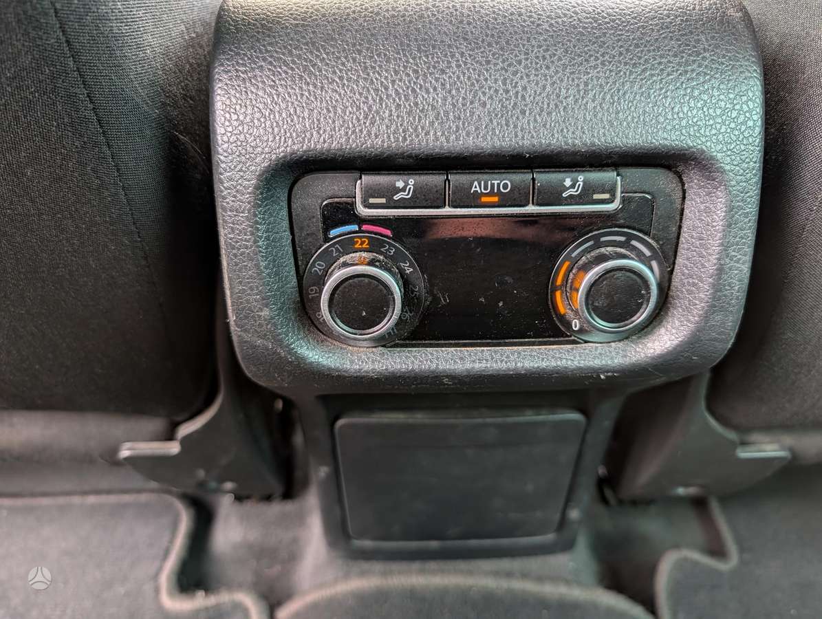 Volkswagen Sharan 2011 — photo 17
