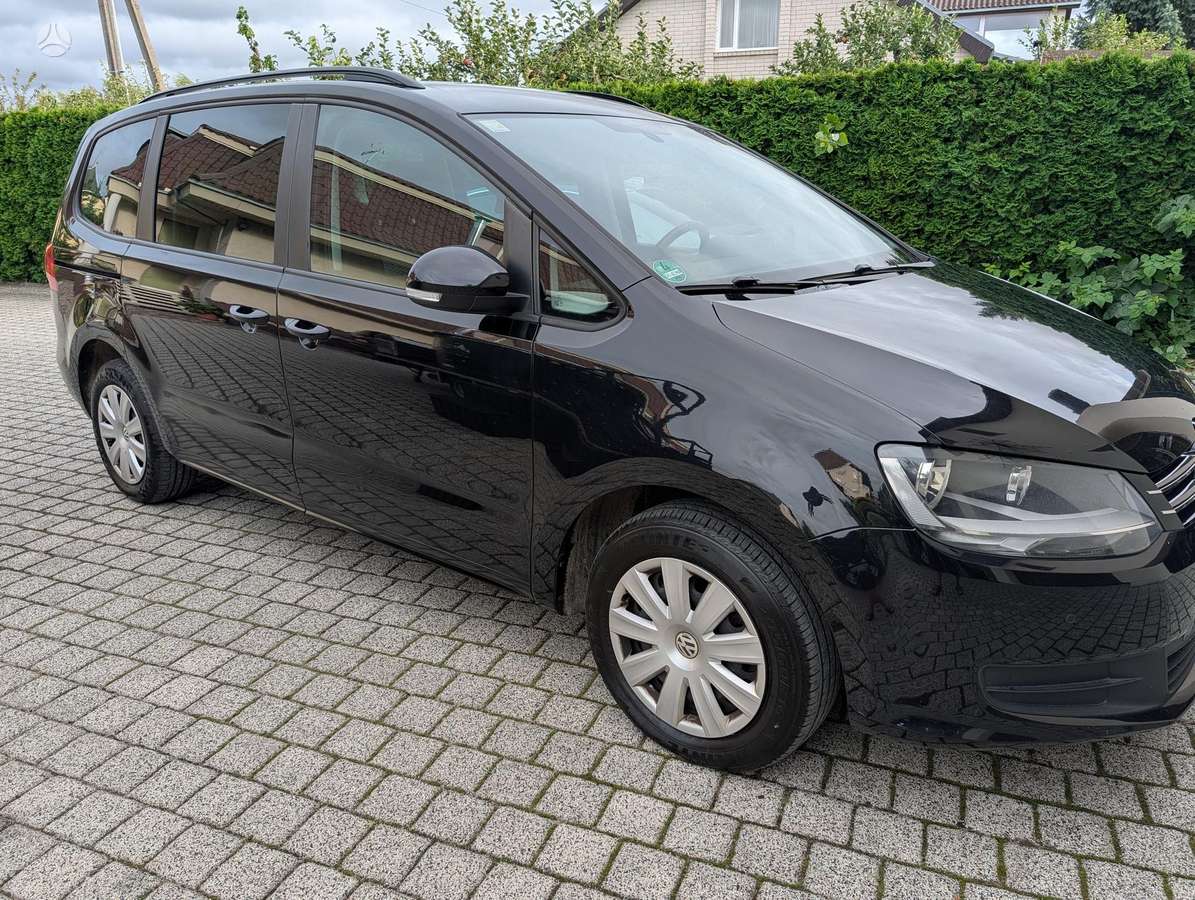 Volkswagen Sharan 2011 — rear view