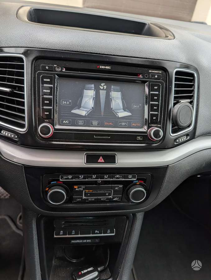Volkswagen Sharan 2011 — photo 20