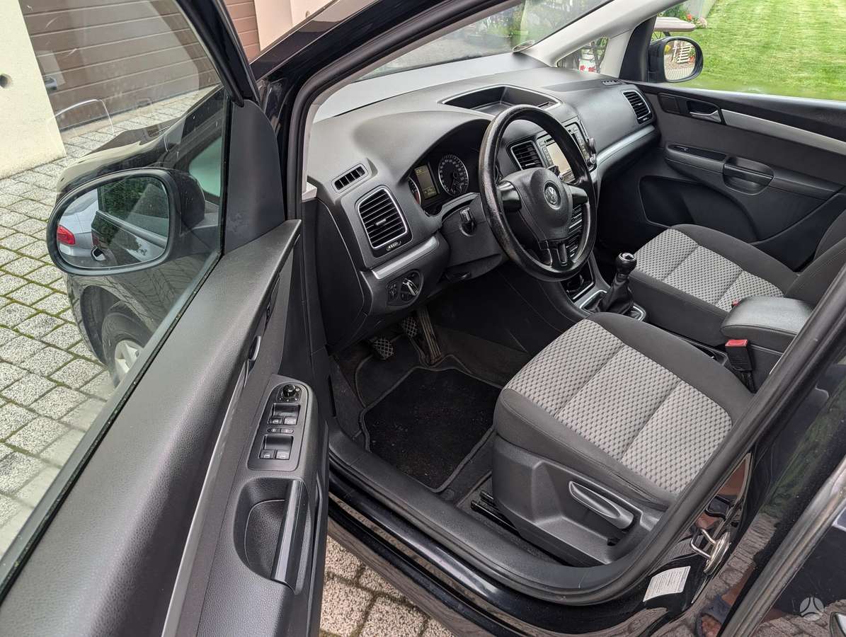 Volkswagen Sharan 2011 — photo 9