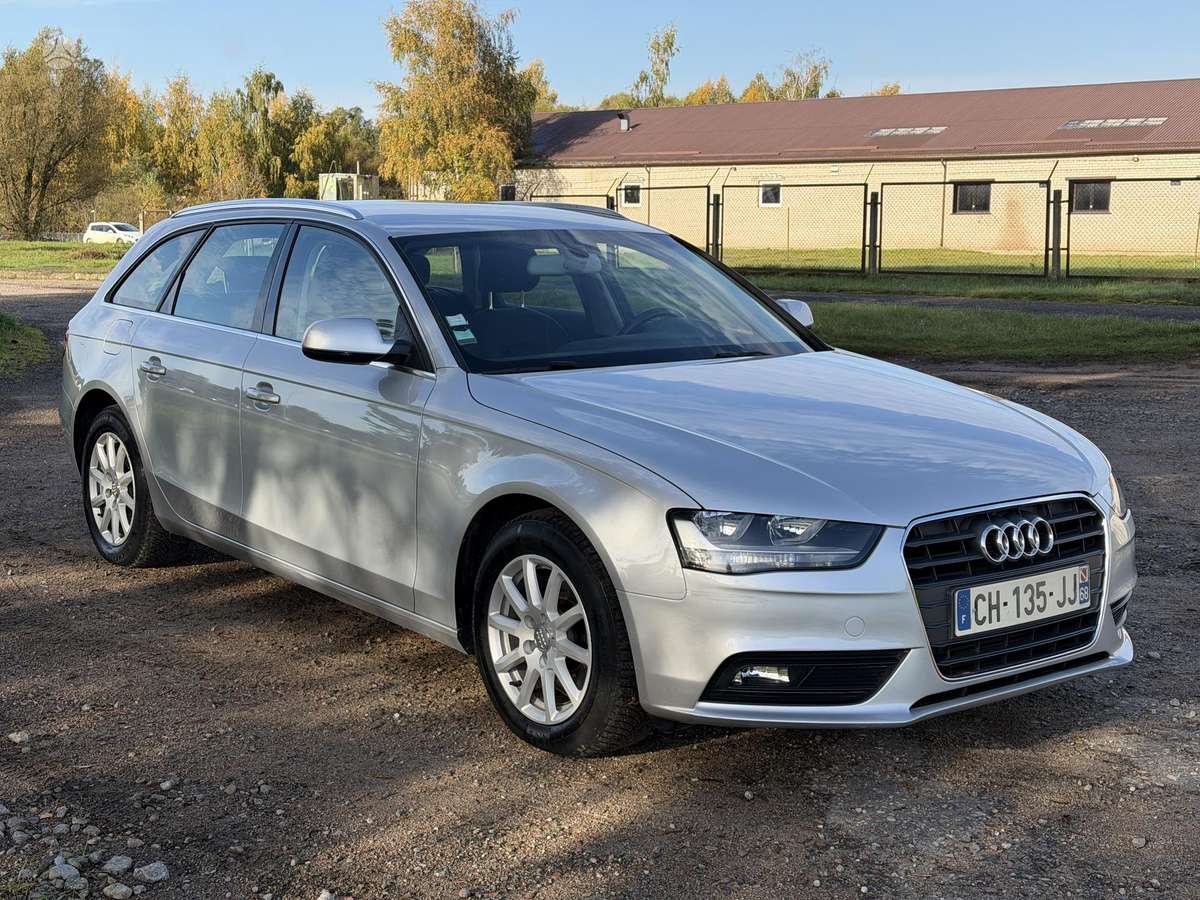 Audi A4 2012 — вигляд ззаду