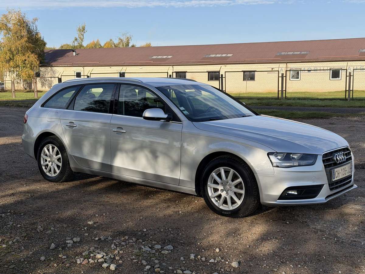 Audi A4 2012 — салон