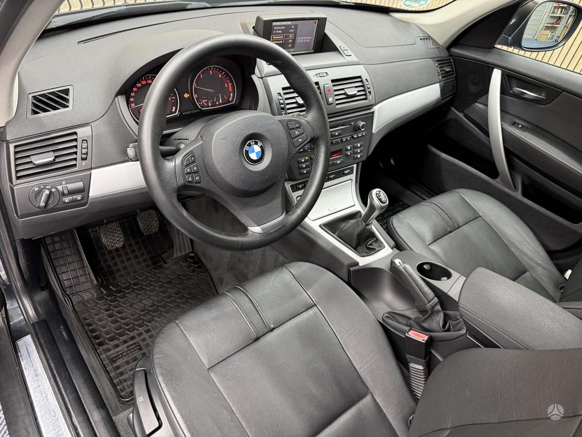 BMW X3 2010 — rear view