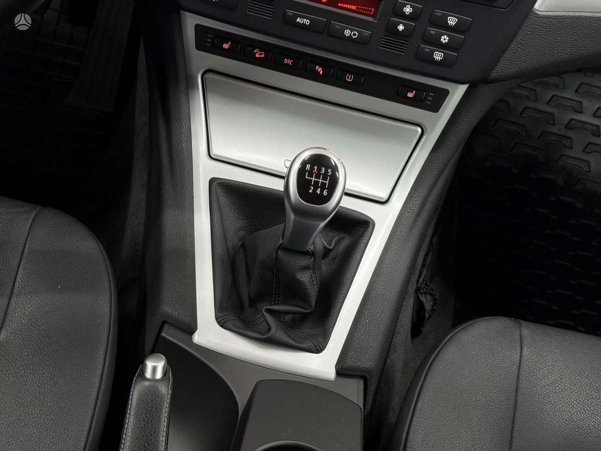 BMW X3 2010 — photo 28